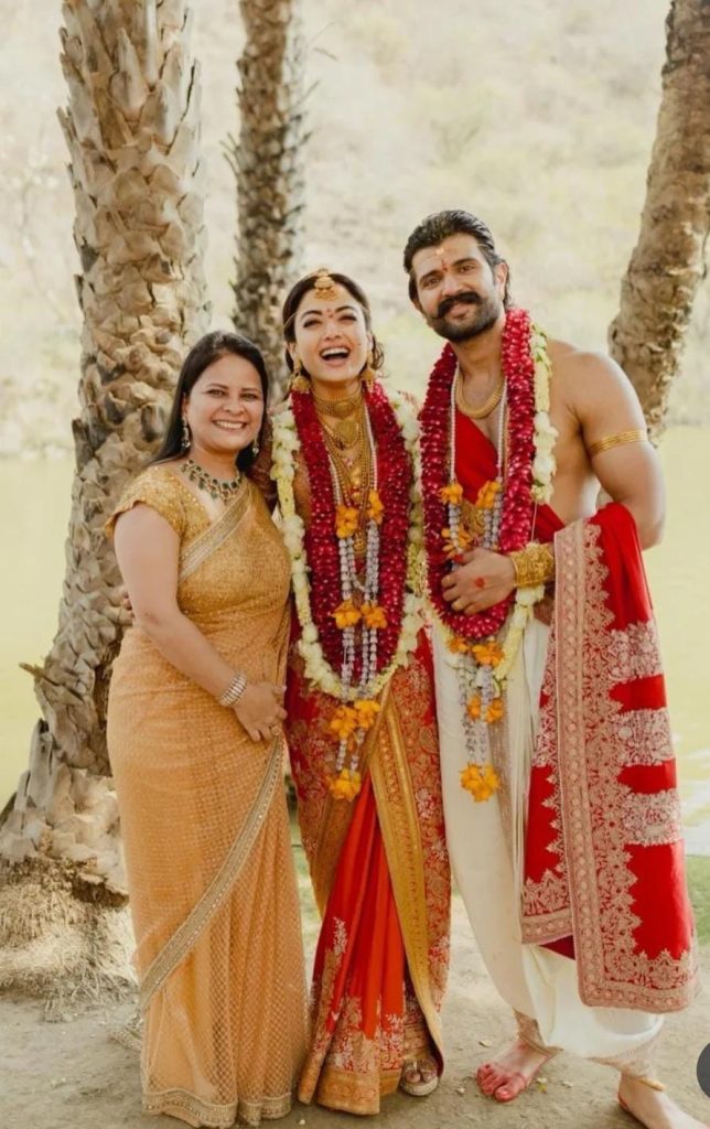 Vijay Deverakonda - Rashmika Mandanna celebrate 1 Month of ‘VIROSH