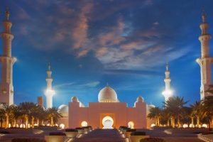 Ramadan 2026 UAE: Sheikh Zayed Grand Mosque in Abu Dhabi at night