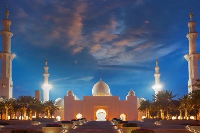 Ramadan 2026 UAE: Sheikh Zayed Grand Mosque in Abu Dhabi at night
