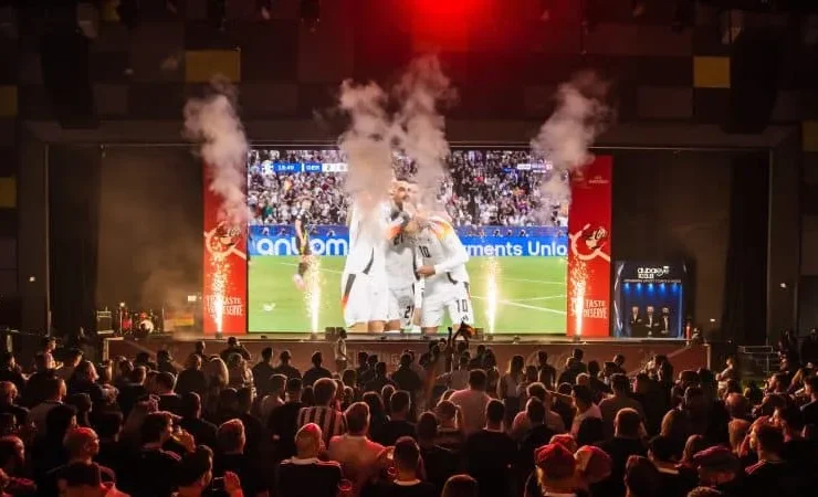 FIFA World Cup 2026 UAE fans watching a match at a Dubai fan zone